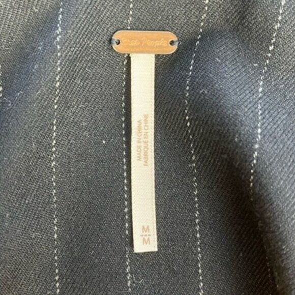 Free People Crop Blazer Tailored Navy Pinstripe Collared Gold Buttons Jacket M - Picture 7 of 12